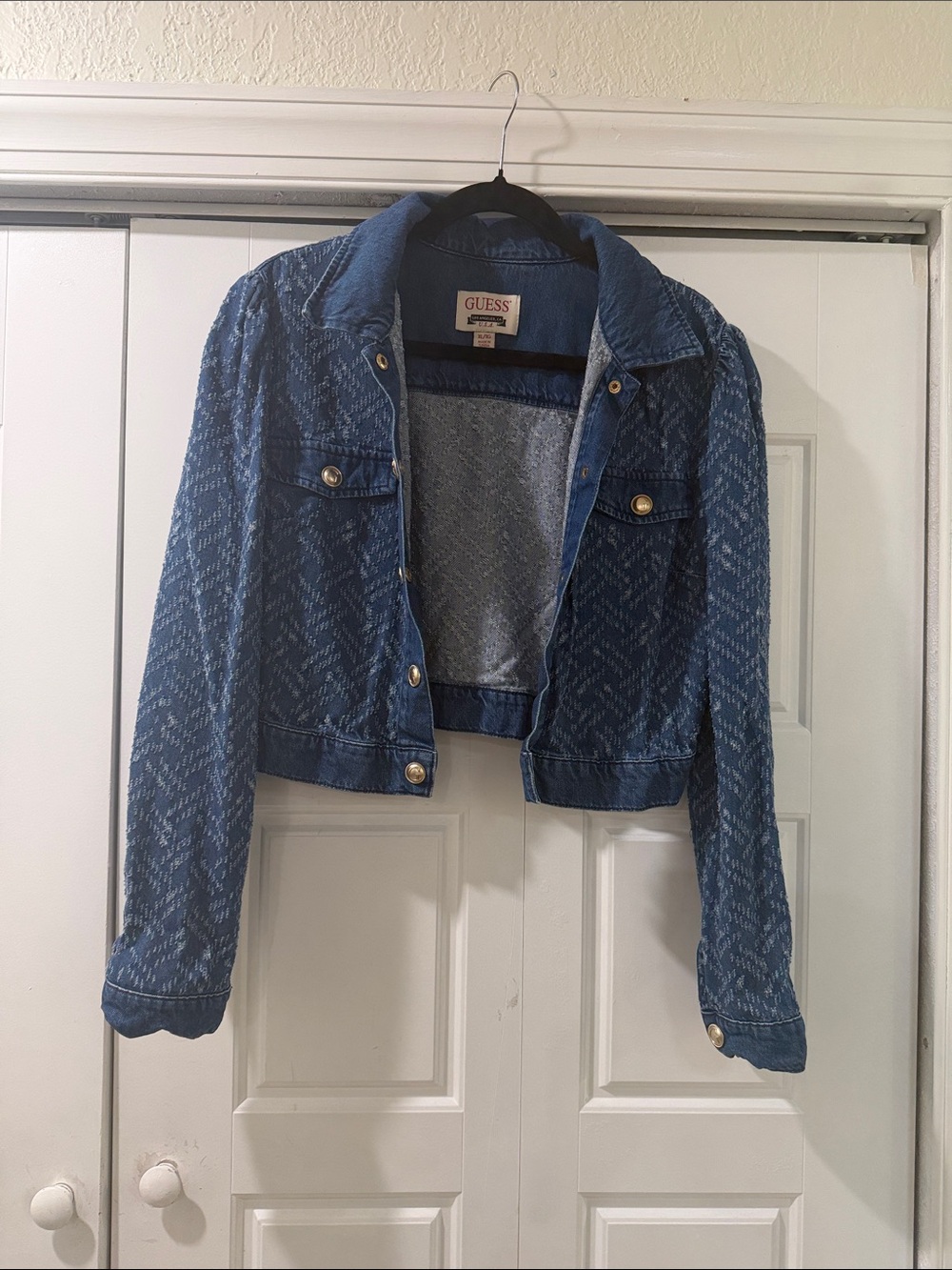 GUESS Blue Patterned Cropped Denim Jacket - Women's